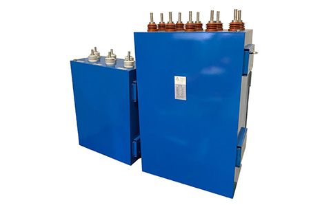 和諧電力機車中間直流電路支撐電容器的功能是什么？